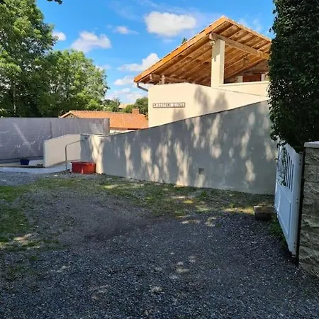 Appartement Millstone 1, Two Bed + Shared Pool Chassenon