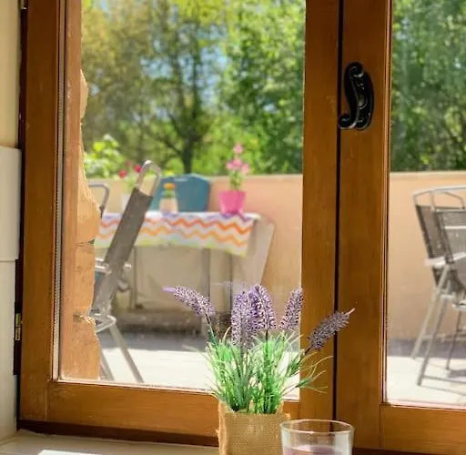 Millstone 1, Two Bed + Shared Pool Apartment *